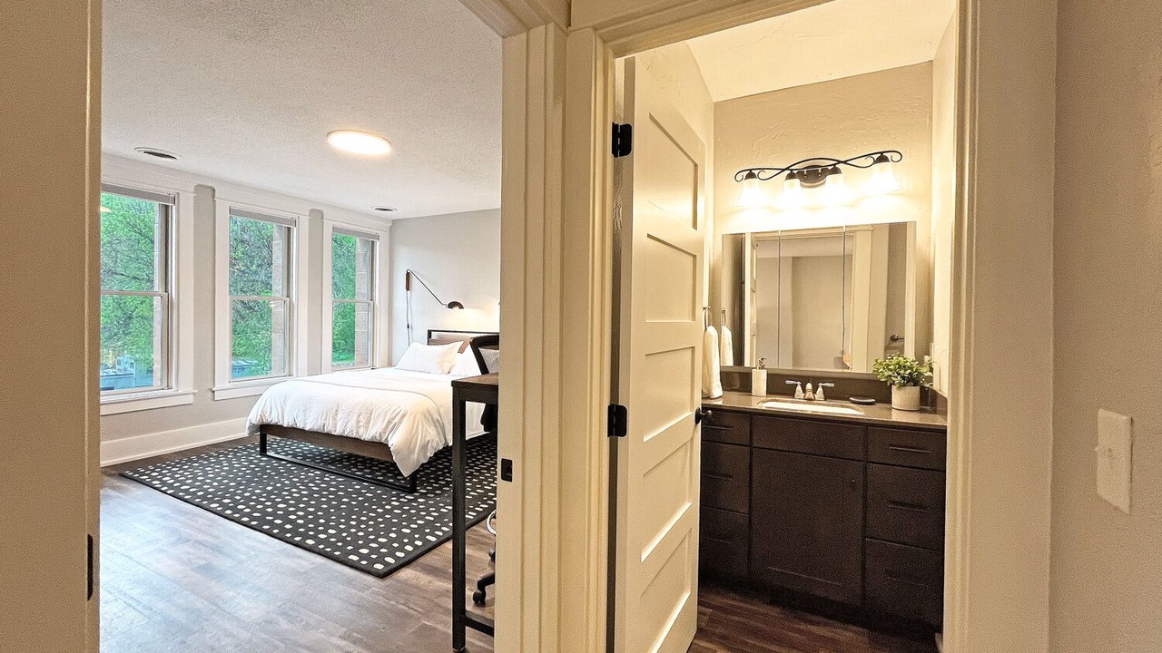 Photo of Bedroom in Hot Springs