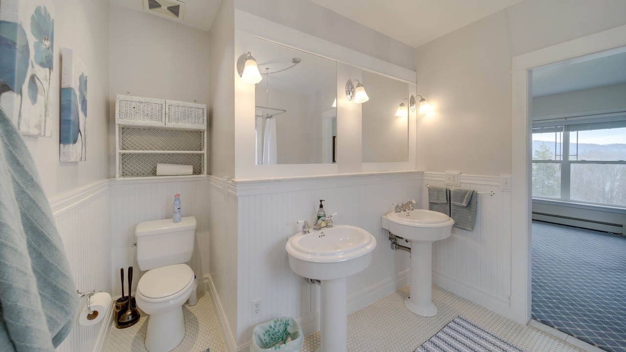 Photo of Bathroom in Loon Lake
