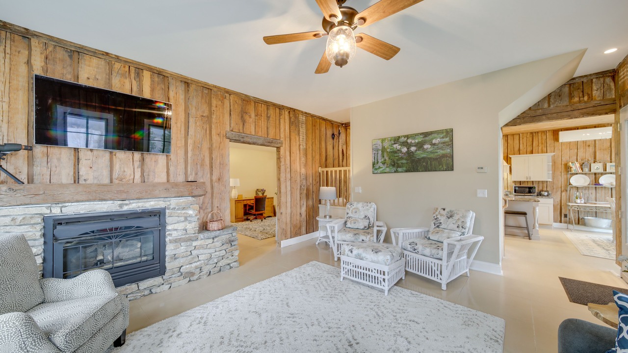 Photo of Livingroom in Loon Lake