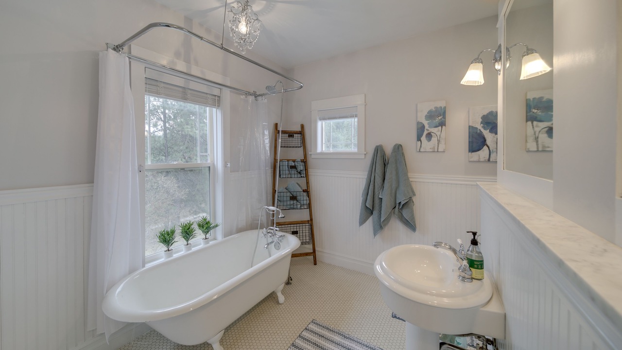 Photo of Bathroom in Loon Lake