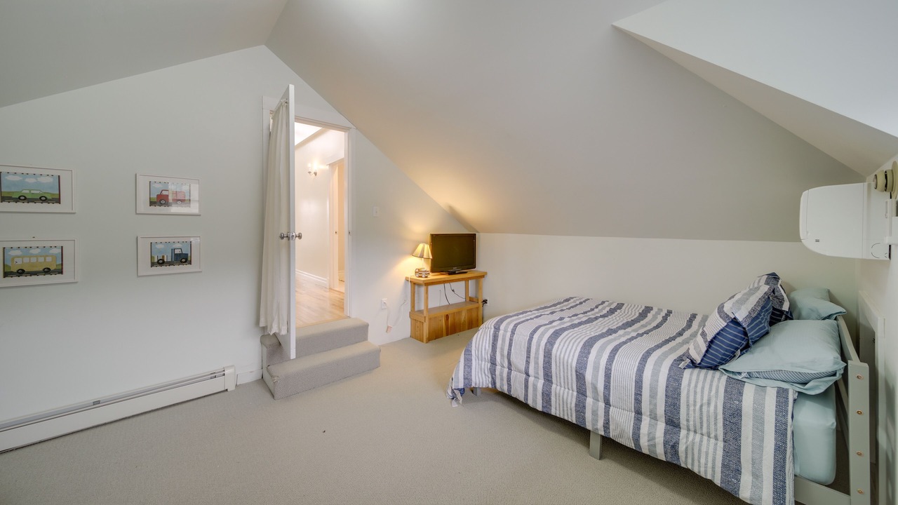 Photo of Bedroom in Loon Lake