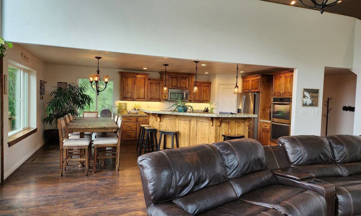 Photo of Livingroom in Ririe