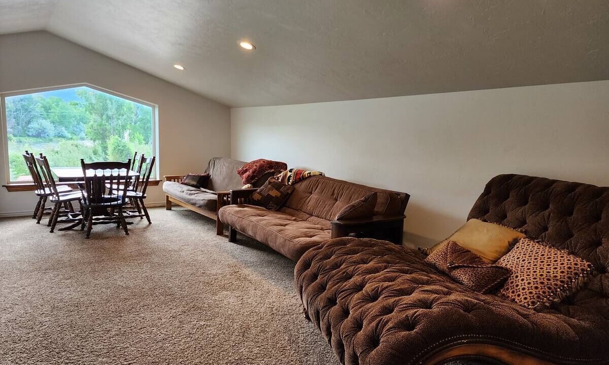 Photo of Livingroom in Ririe