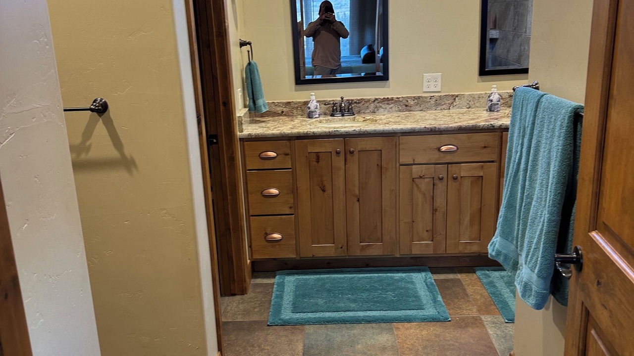 Photo of Bathroom in Cannonville