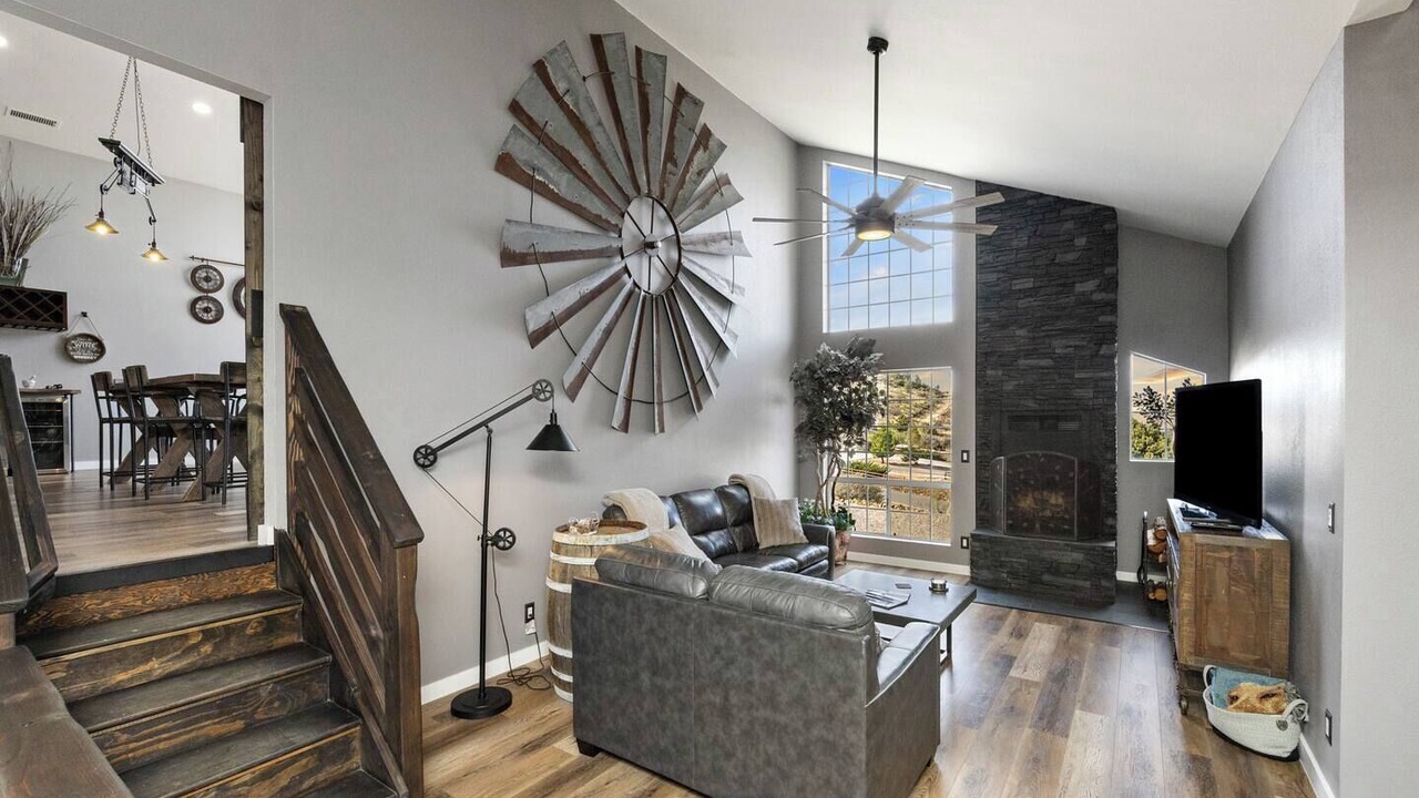 Photo of Livingroom in Lynx Mountain View Estates