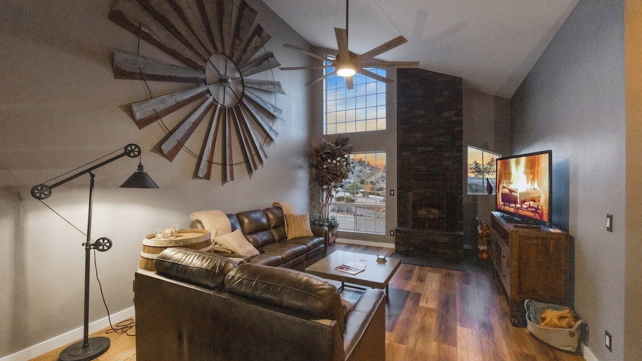 Photo of Livingroom in Lynx Mountain View Estates
