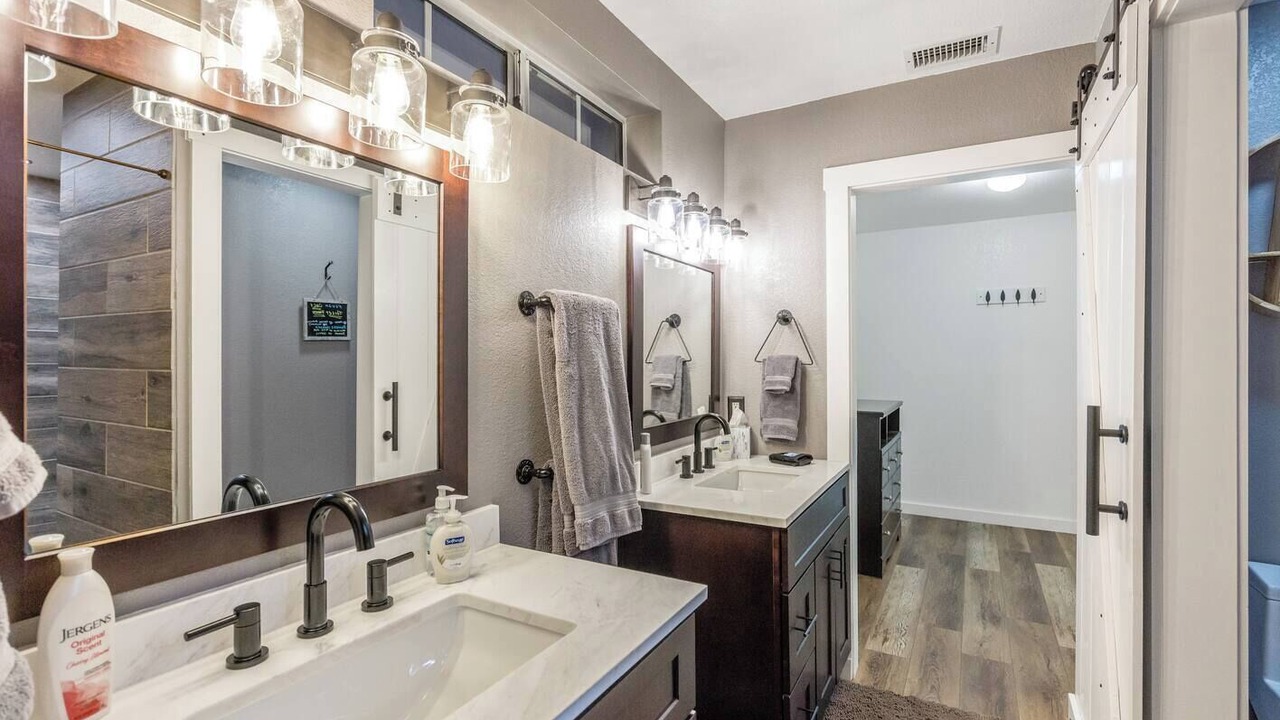 Photo of Bathroom in Lynx Mountain View Estates