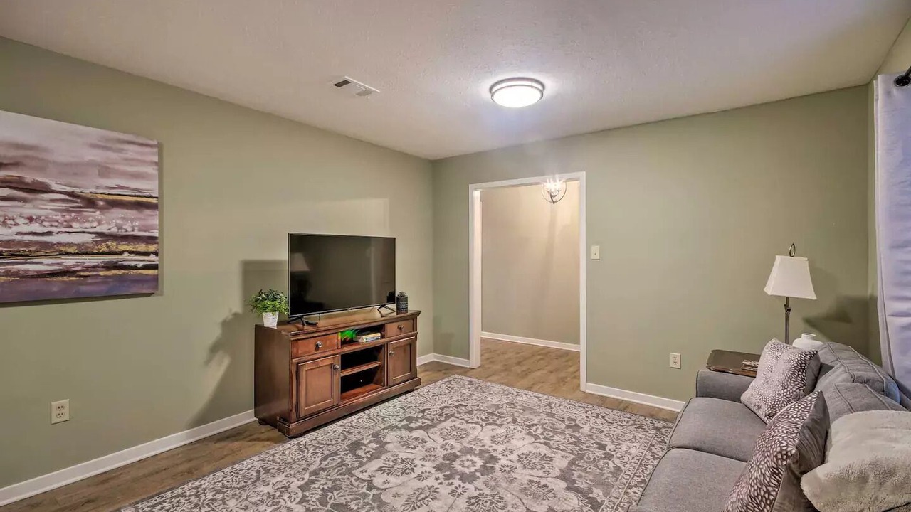 Photo of Livingroom in Tougaloo