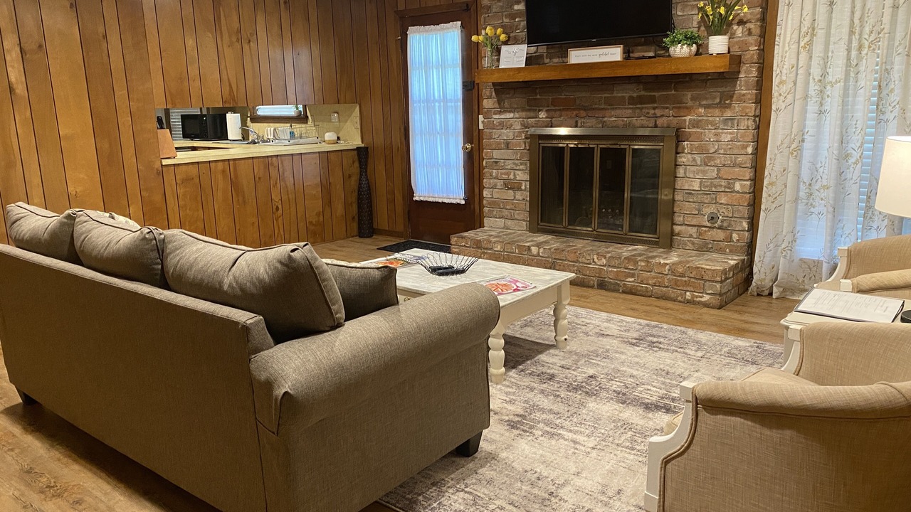 Photo of Livingroom in Tougaloo