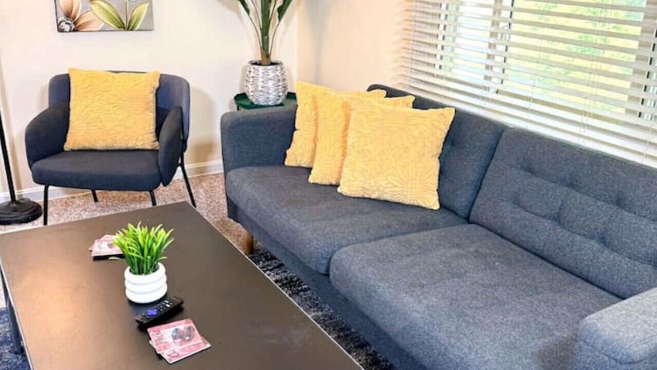 Photo of Livingroom in Euclid