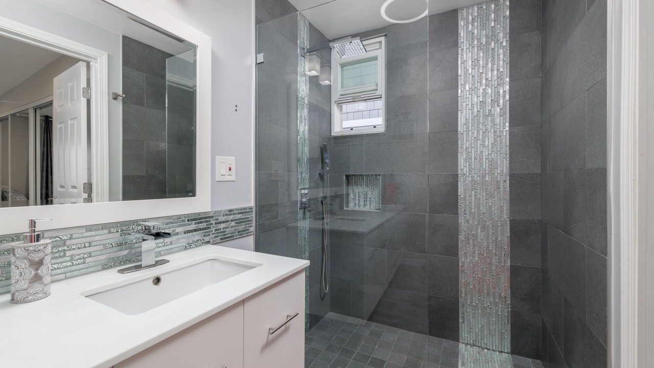 Photo of Bathroom in Loma Portal