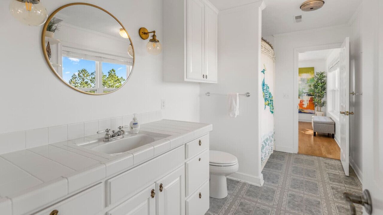 Photo of Bathroom in Jasper
