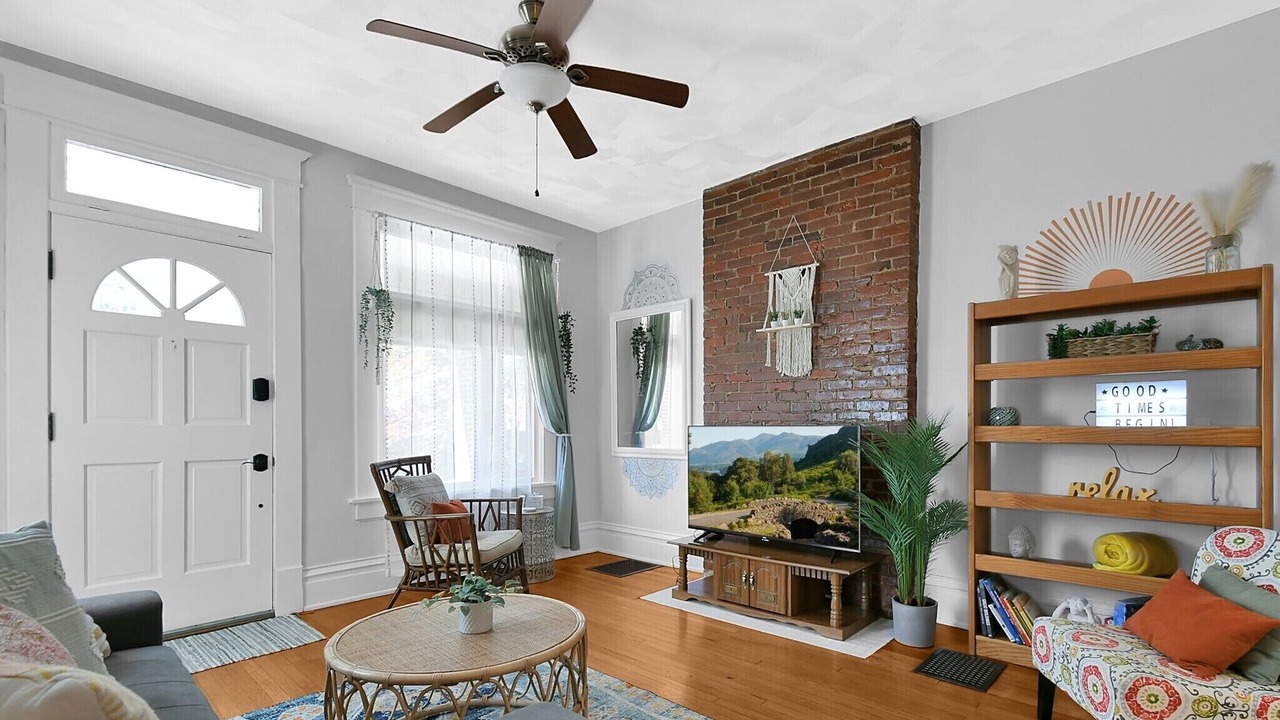 Photo of Livingroom in Olde Towne East