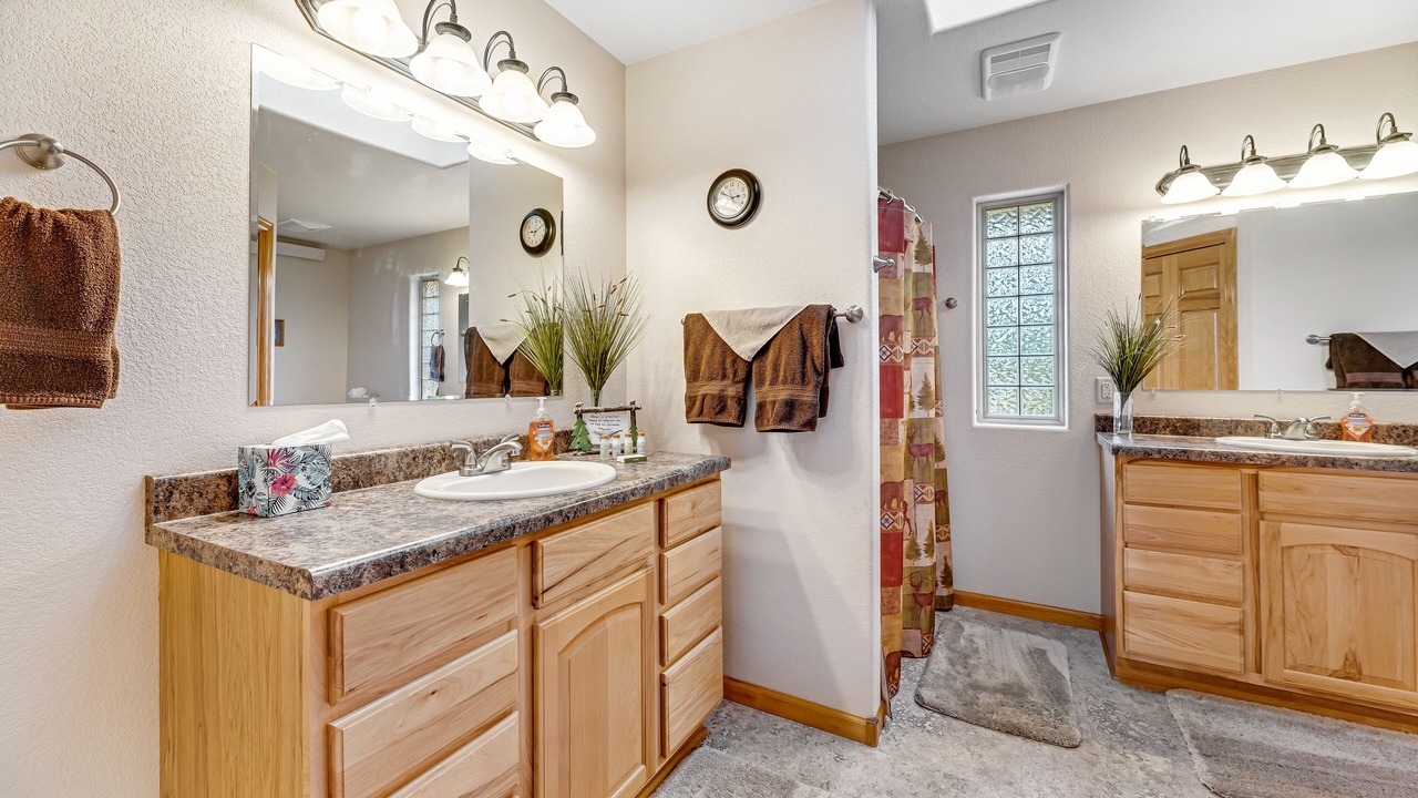 Photo of Bathroom in Benchmark
