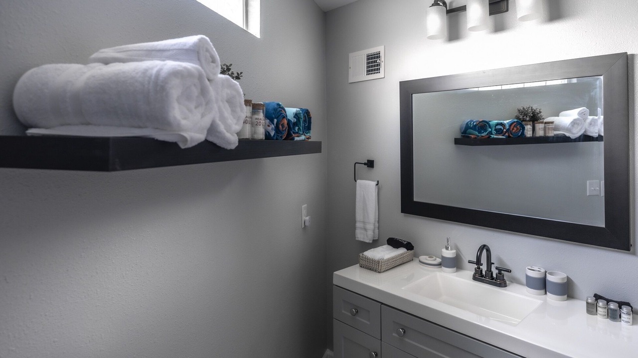 Photo of Bathroom in Pirates Beach