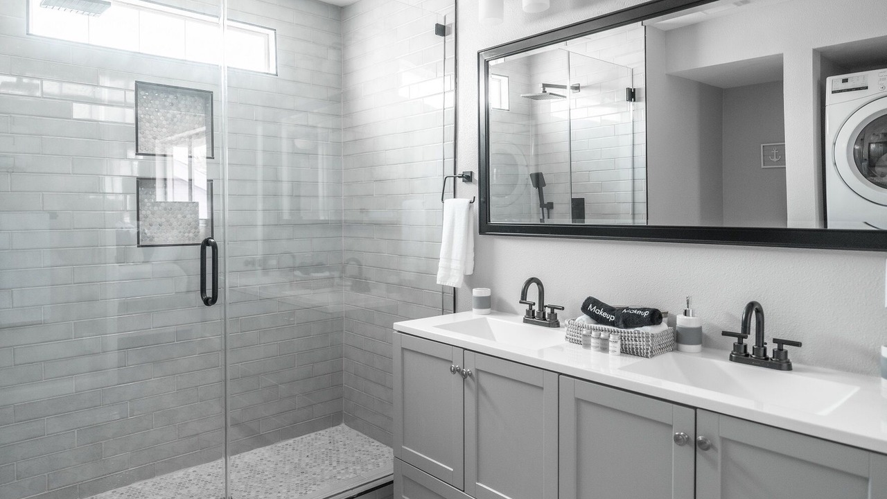 Photo of Bathroom in Pirates Beach