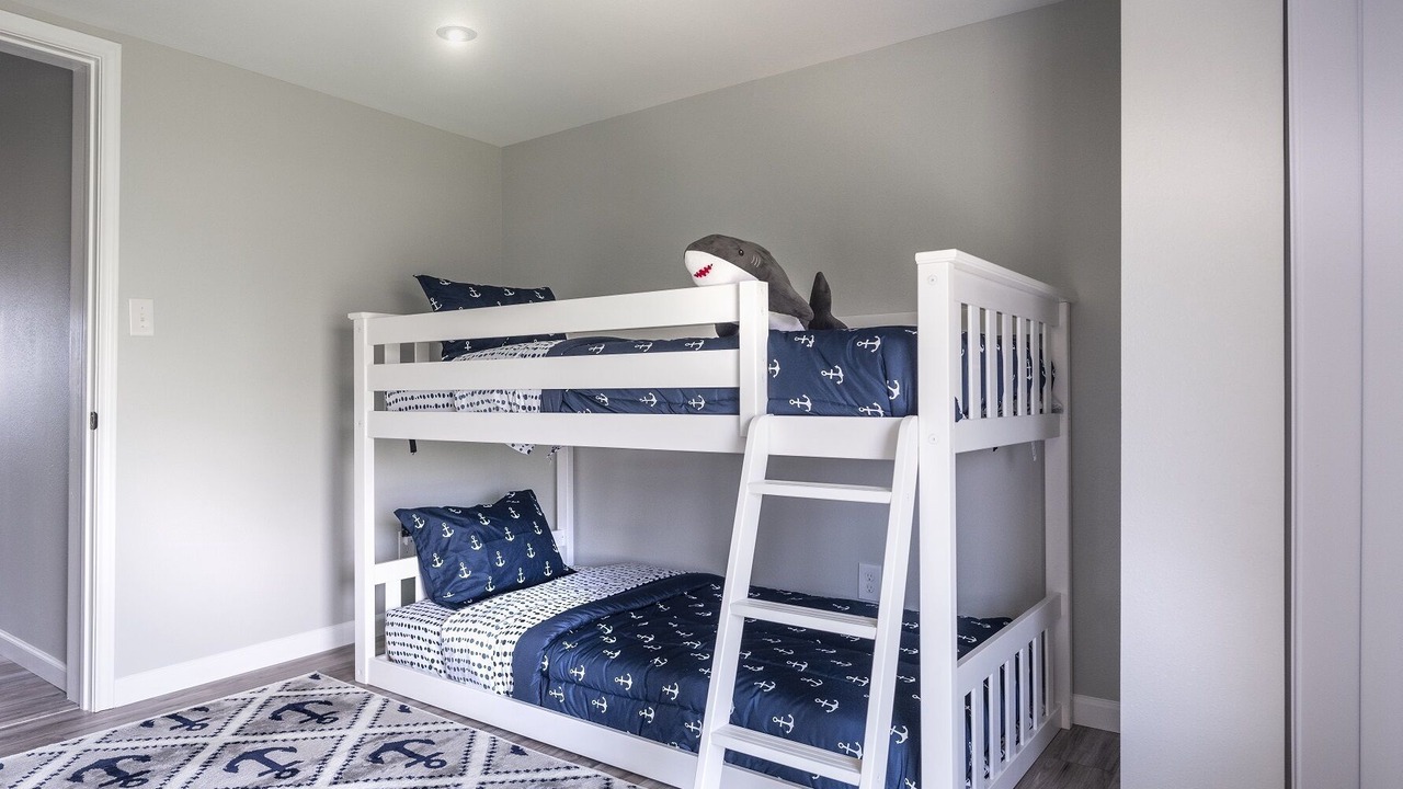 Photo of Bedroom in Pirates Beach