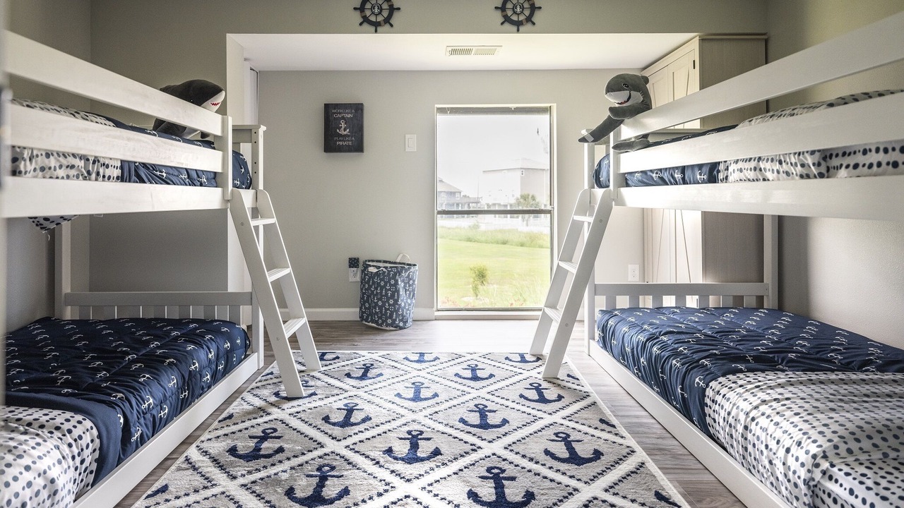 Photo of Bedroom in Pirates Beach