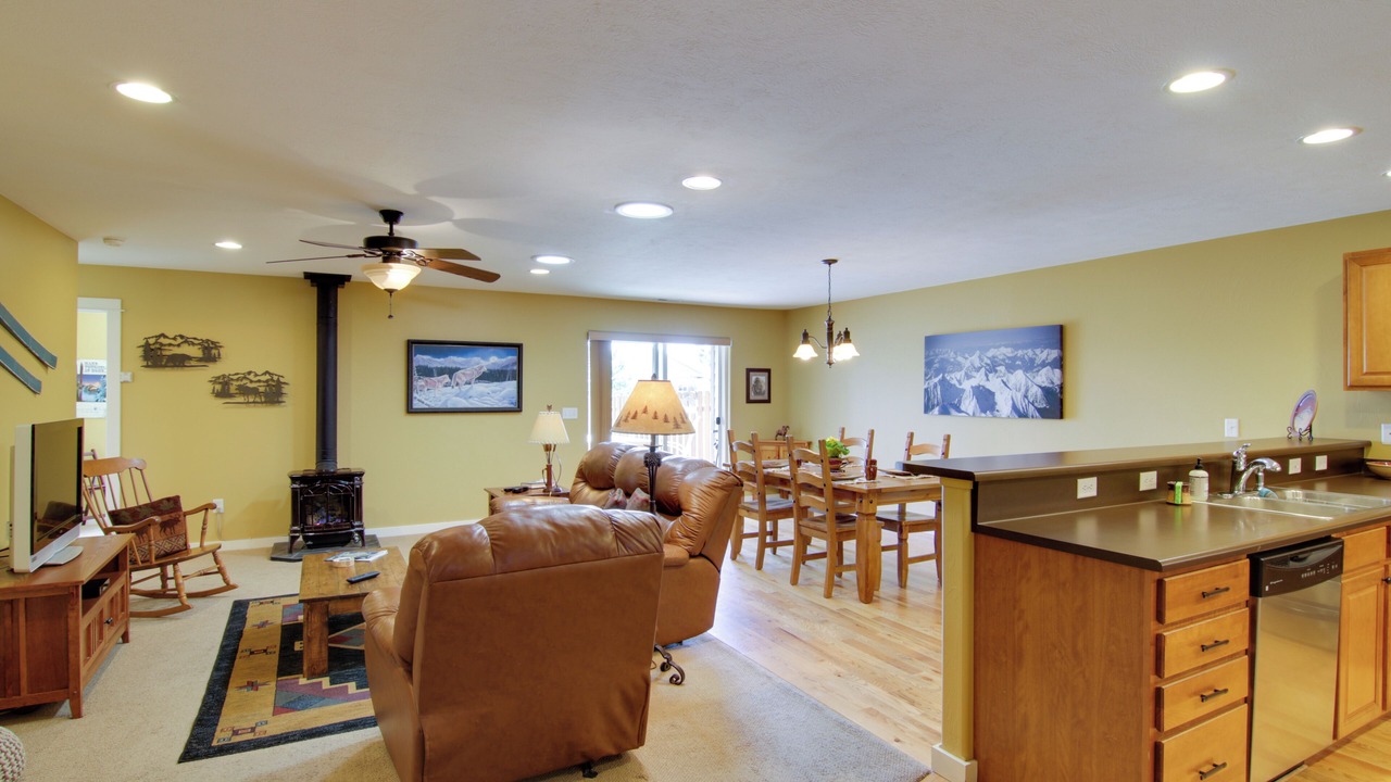 Photo of Livingroom in Four Corners