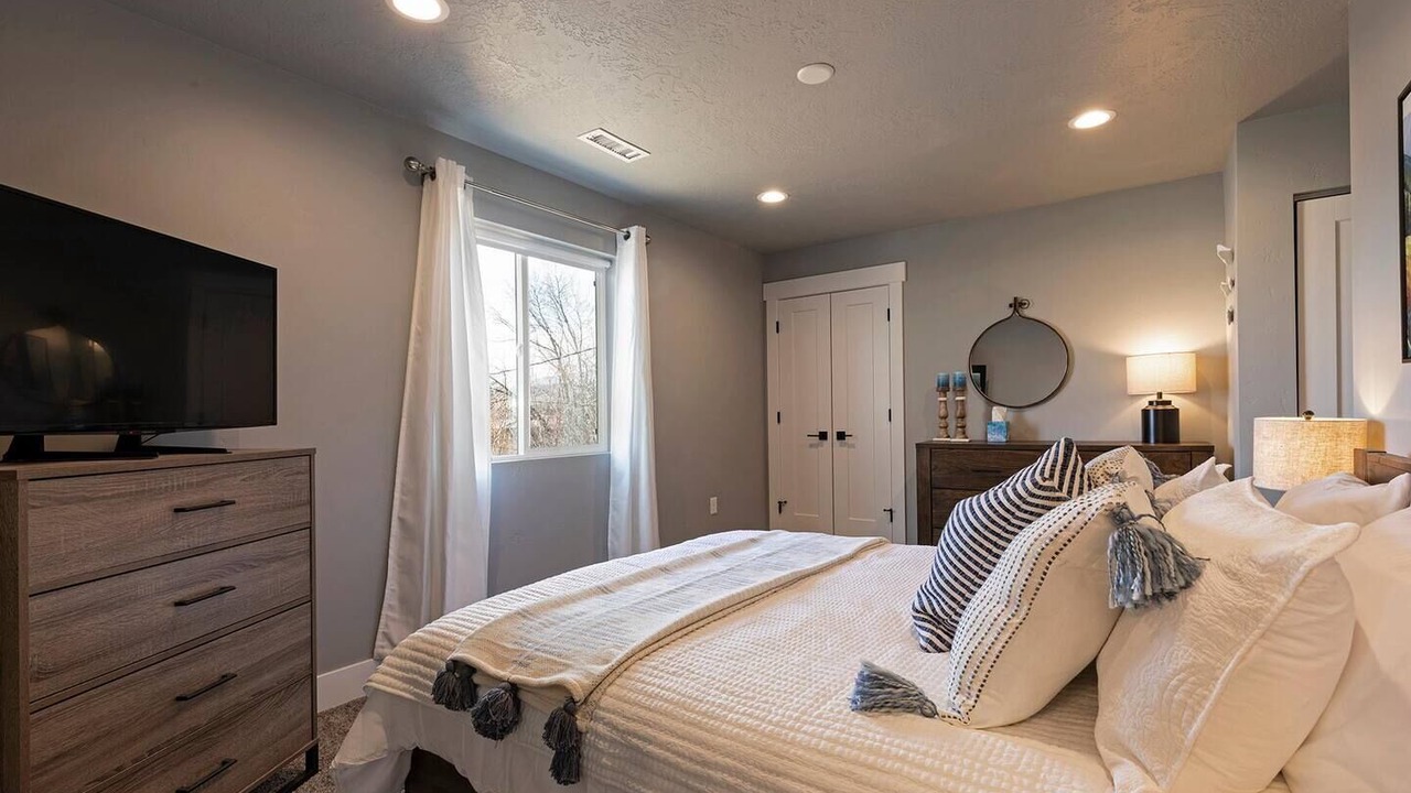 Photo of Bedroom in Riverfront