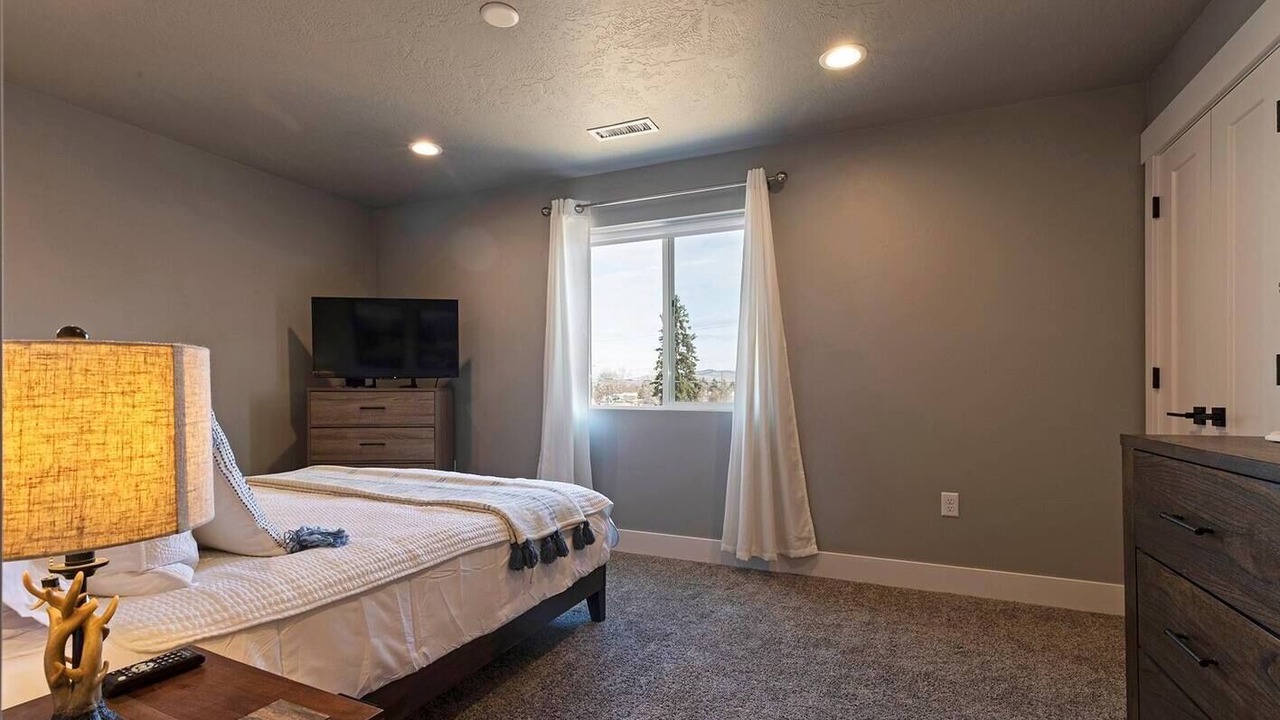 Photo of Bedroom in Riverfront