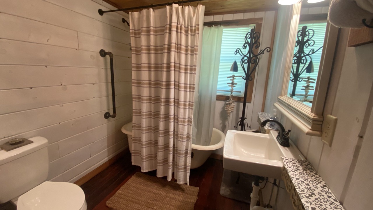 Photo of Bathroom in Ash