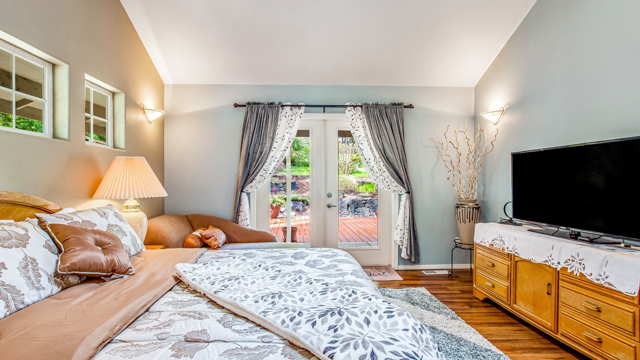 Photo of Bedroom in Allyn