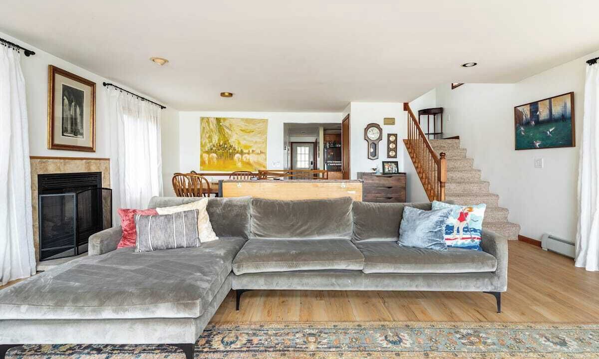 Photo of Livingroom in Lansing