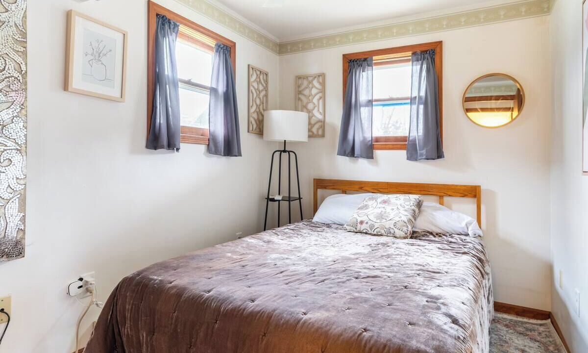 Photo of Bedroom in Lansing