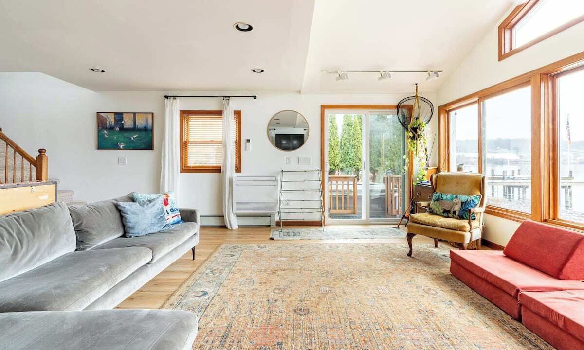 Photo of Livingroom in Lansing
