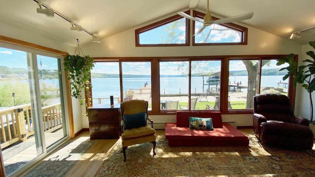 Photo of Livingroom in Lansing