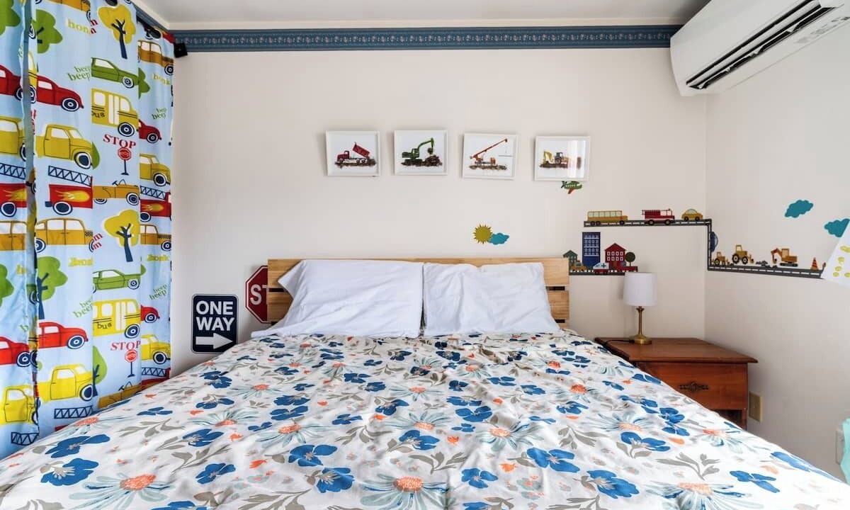 Photo of Bedroom in Lansing