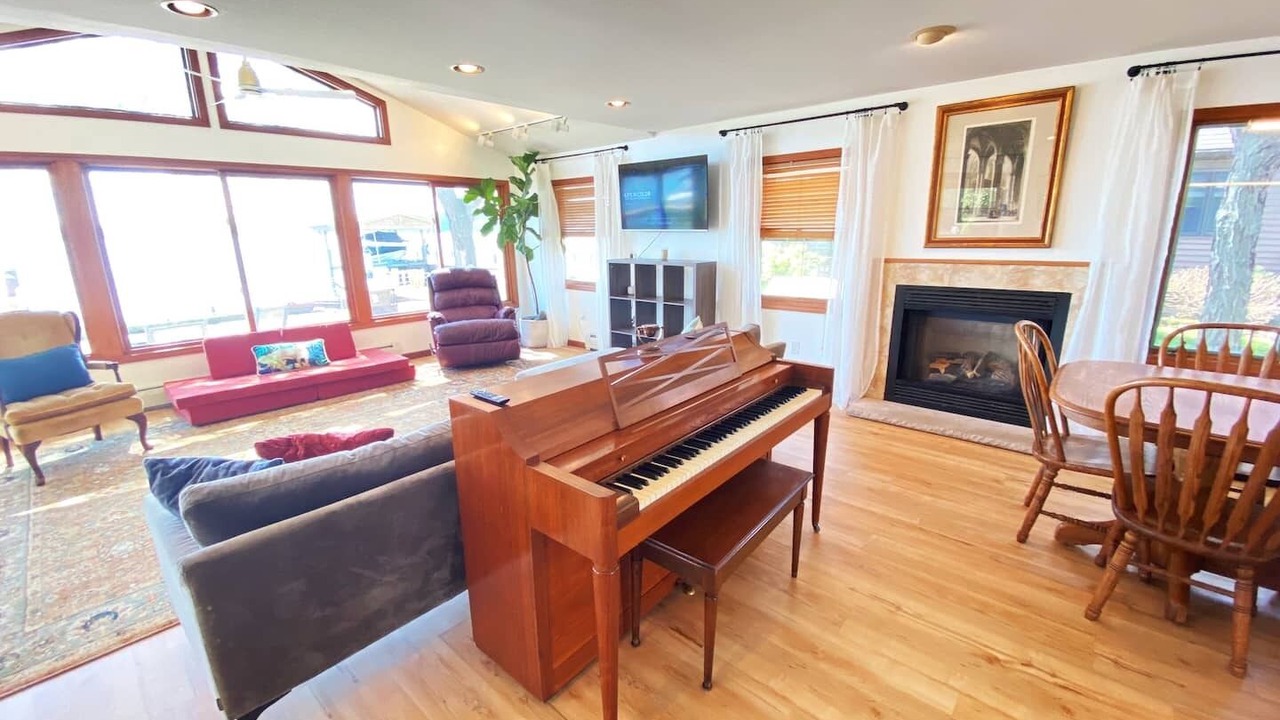 Photo of Livingroom in Lansing