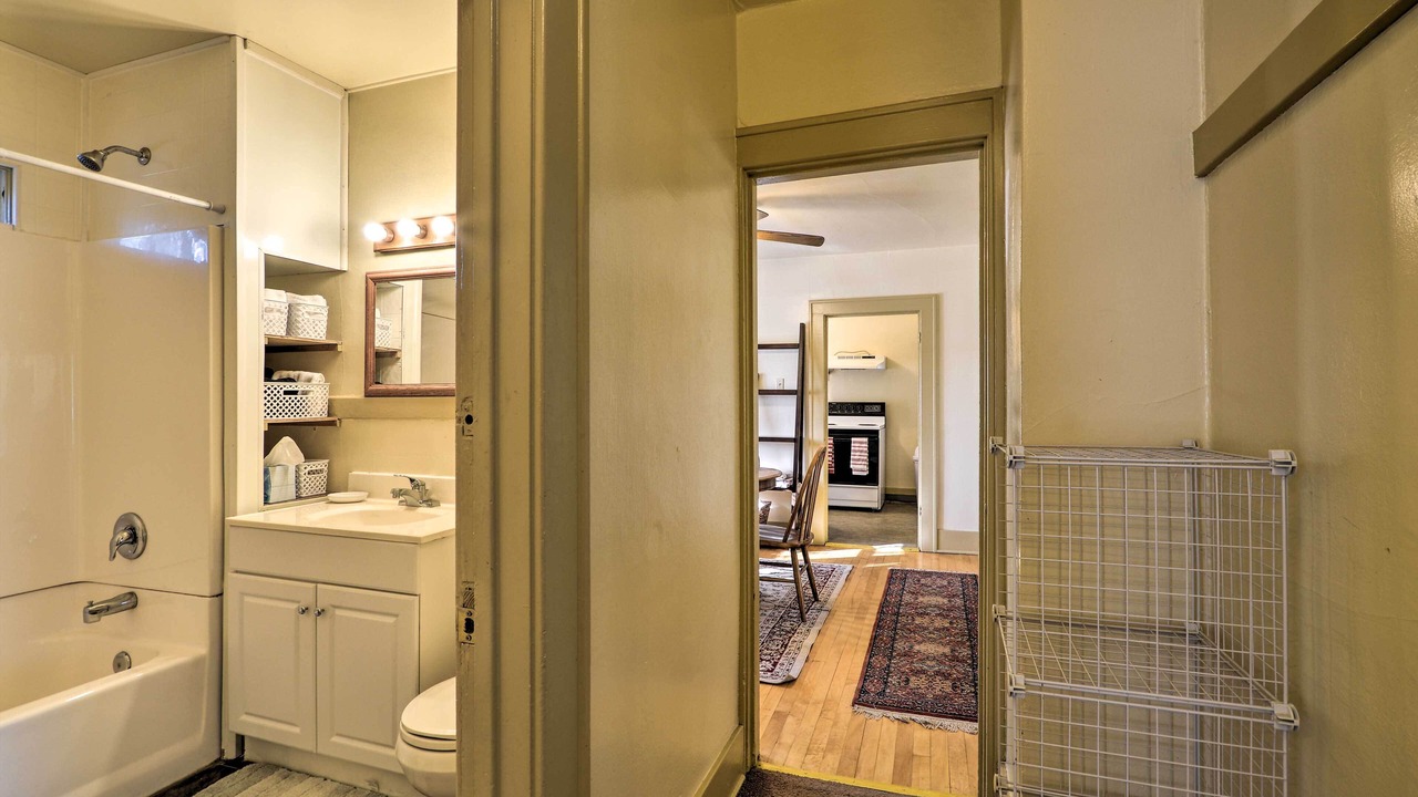 Photo of Bathroom in Central - Terry