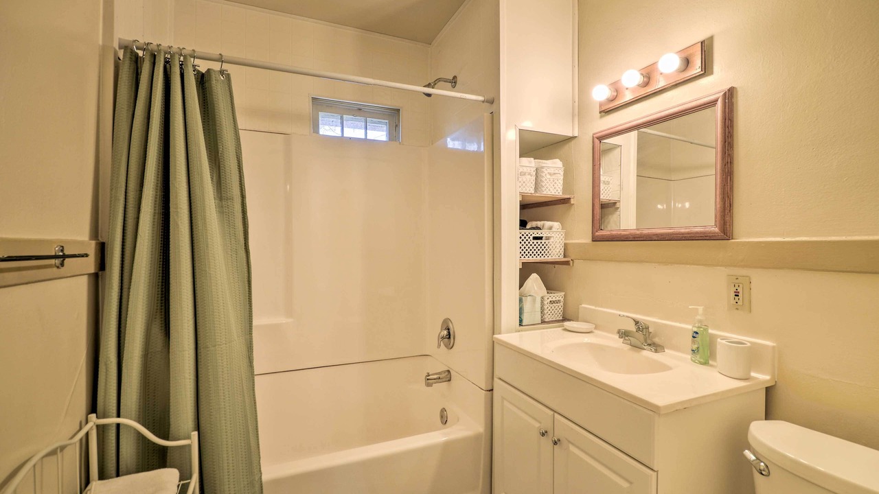 Photo of Bathroom in Central - Terry