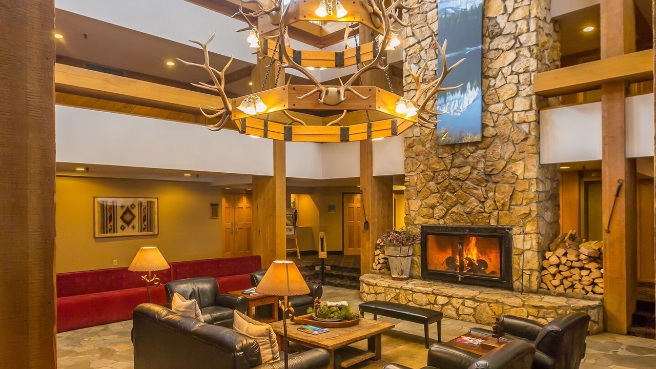 Photo of Livingroom in Big Sky