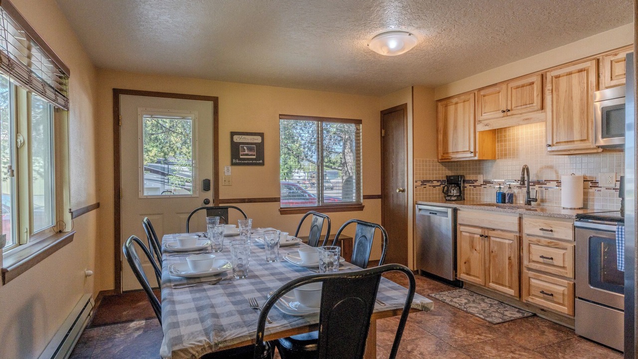 Photo of Kitchen in West Yellowstone