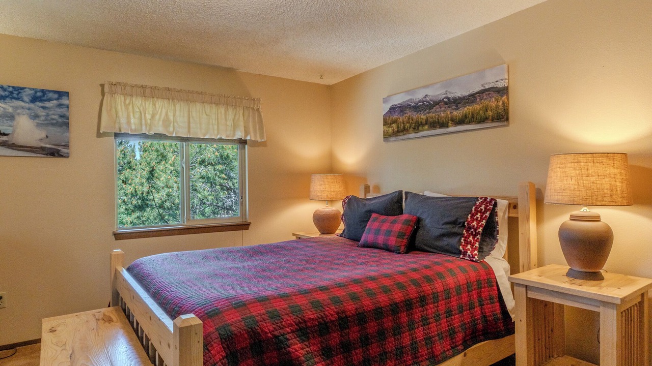 Photo of Bedroom in West Yellowstone