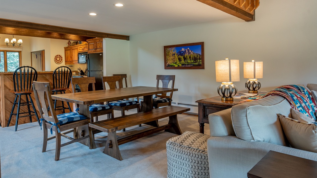 Photo of Livingroom in Elkhorn Village