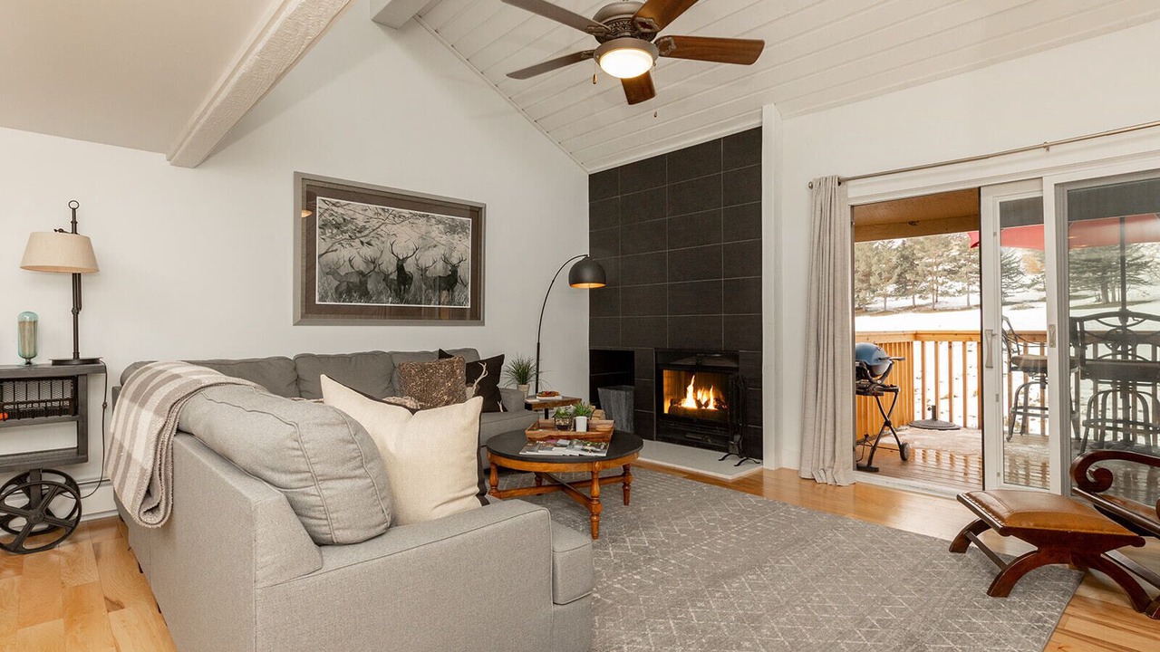 Photo of Livingroom in Elkhorn Village