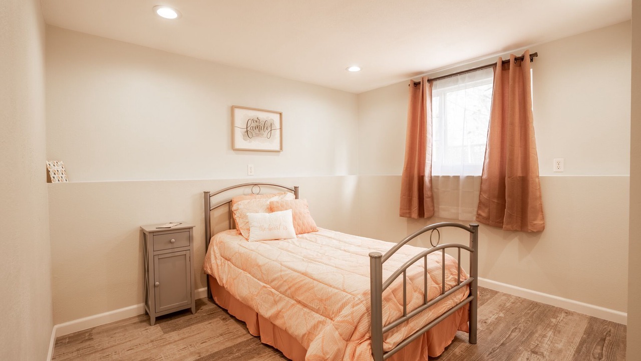 Photo of Bedroom in Lockwood