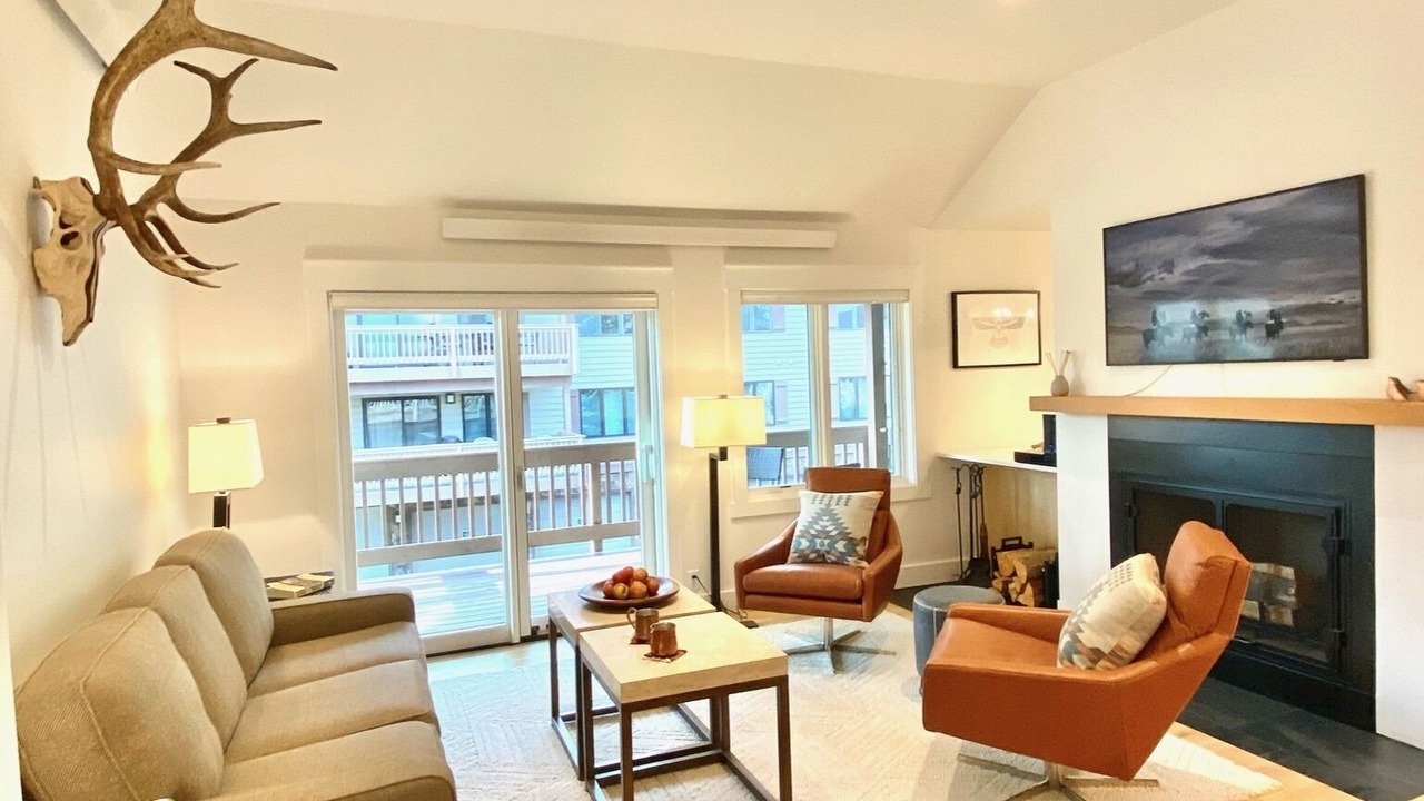 Photo of Livingroom in Teton Village