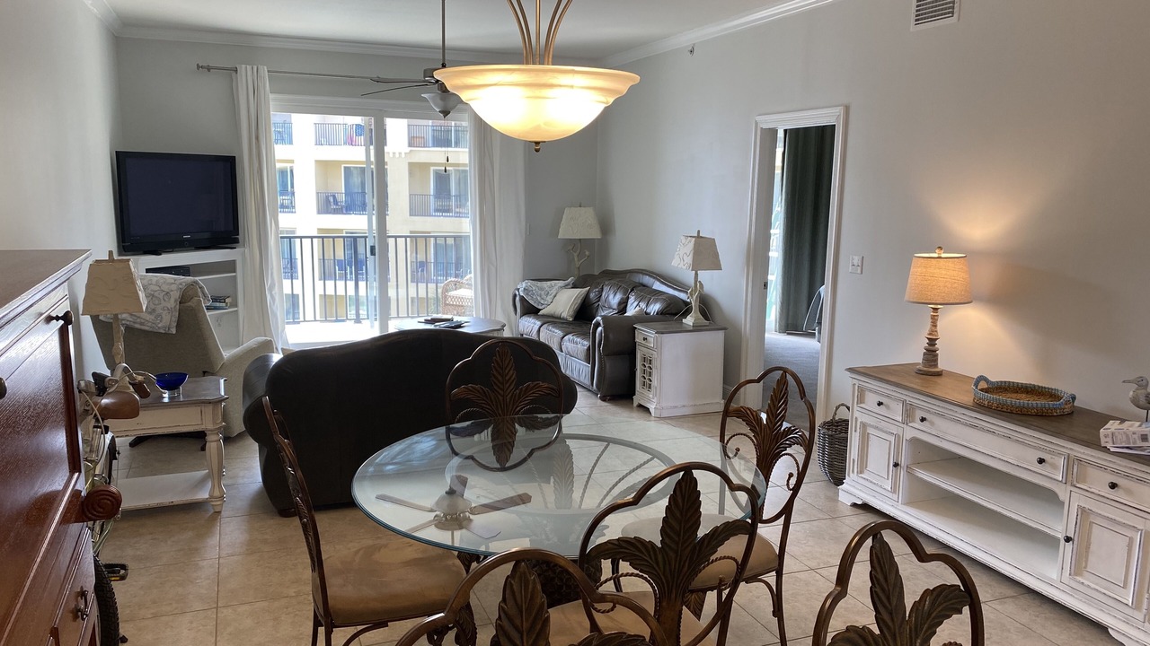 Photo of Livingroom in Henderson Point