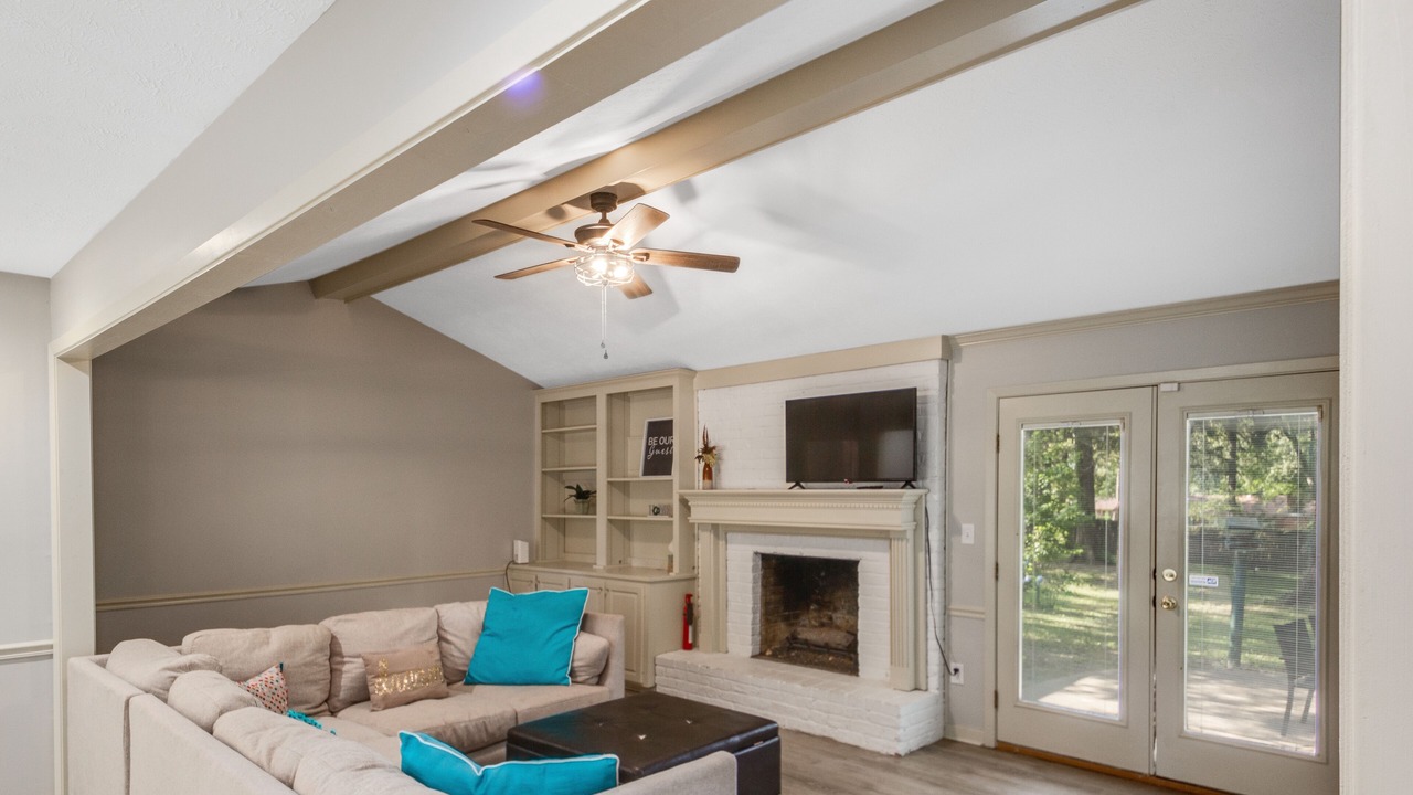 Photo of Livingroom in Tougaloo