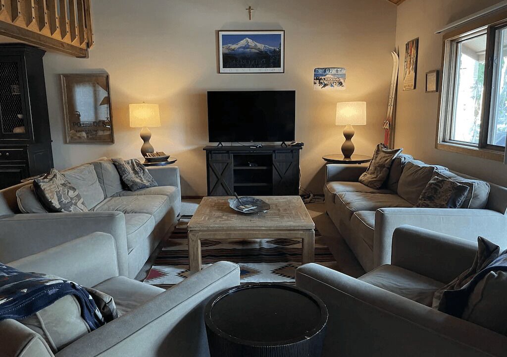 Photo of Livingroom in Elkhorn Village