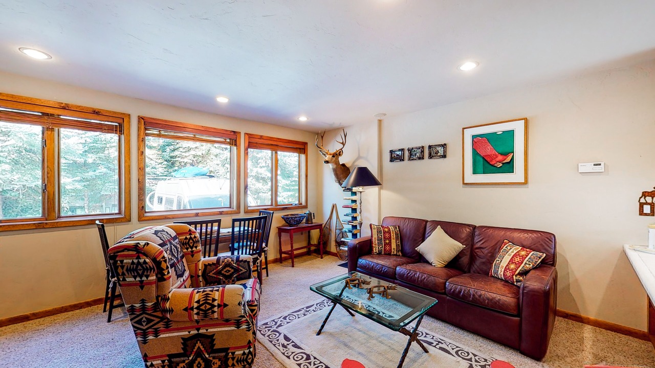 Photo of Livingroom in Warm Springs