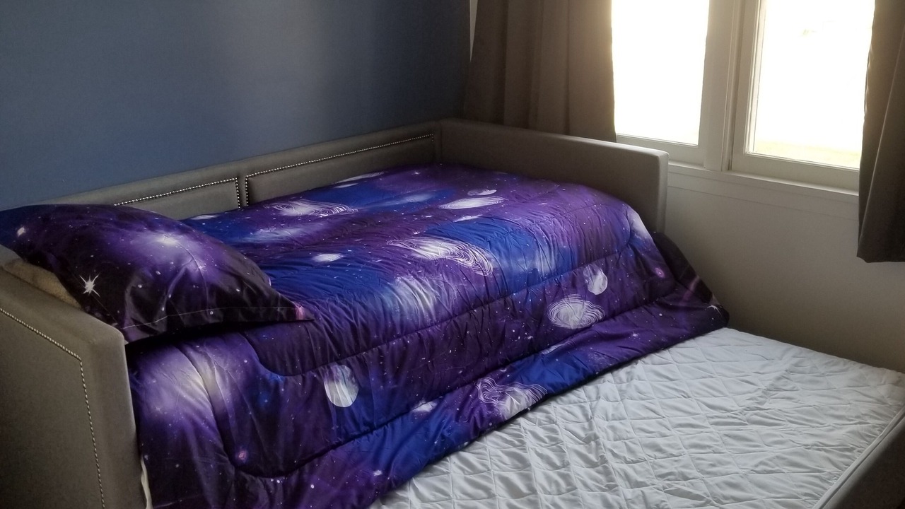 Photo of Bedroom in Riverdale