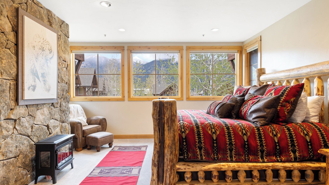 Photo of Livingroom in Big Sky