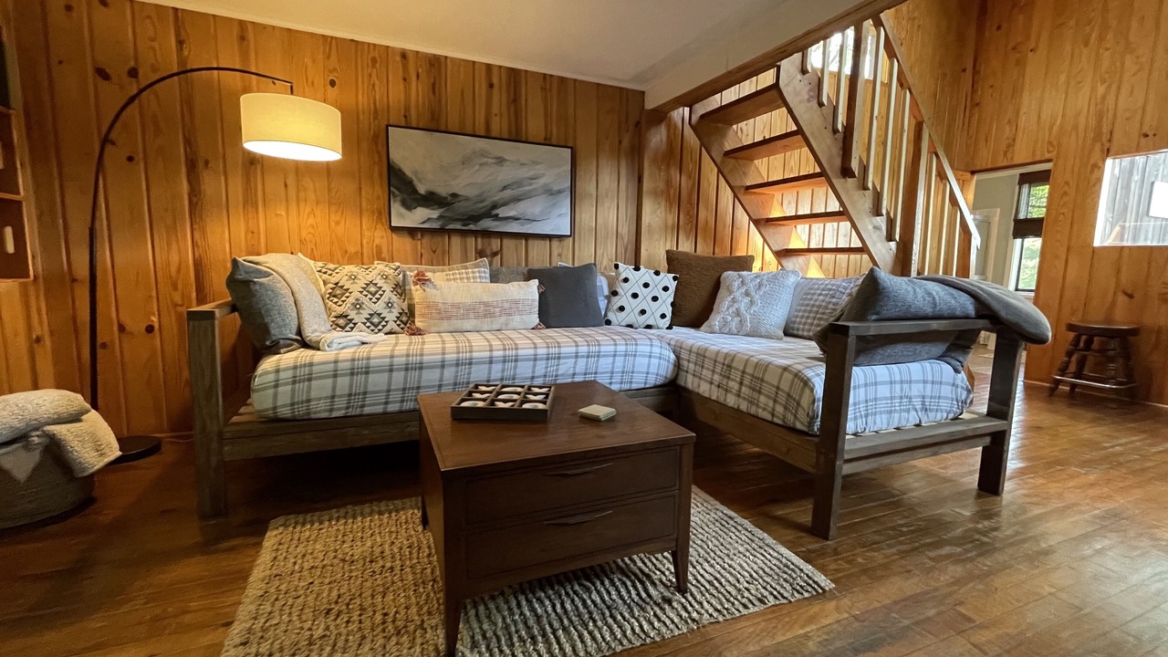 Photo of Livingroom in Bates