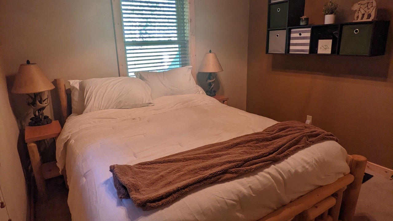 Photo of Bedroom in Swan Lake